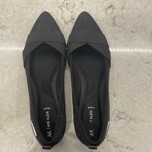 Beautiful, classy Anne Klein flats with subtle sparkle. Size 10M